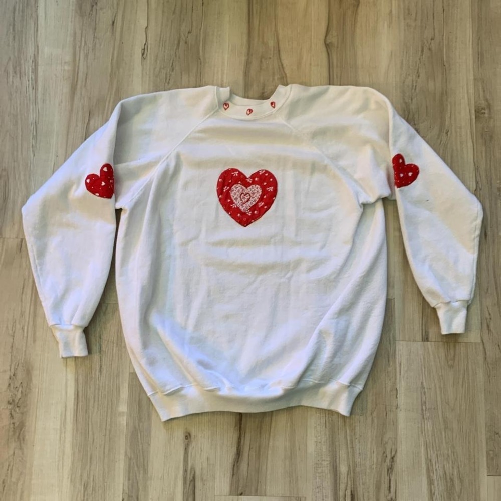 Vintage 1980s white and red heart sweatshirt! Absolutely adorable
